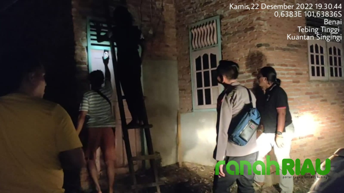 Polisi Geledah Rumah yang Diduga Gudang Rokok Ilegal di Kuansing