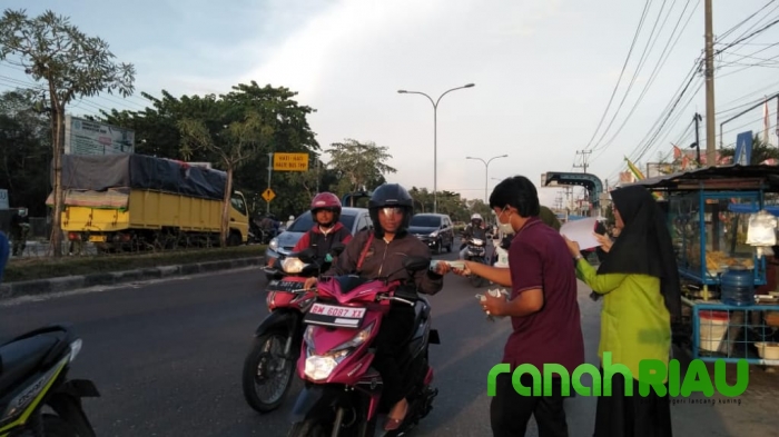 Kembali gelar aksi sosial, Himaprodi PPKn bagikan masker ke masyarakat
