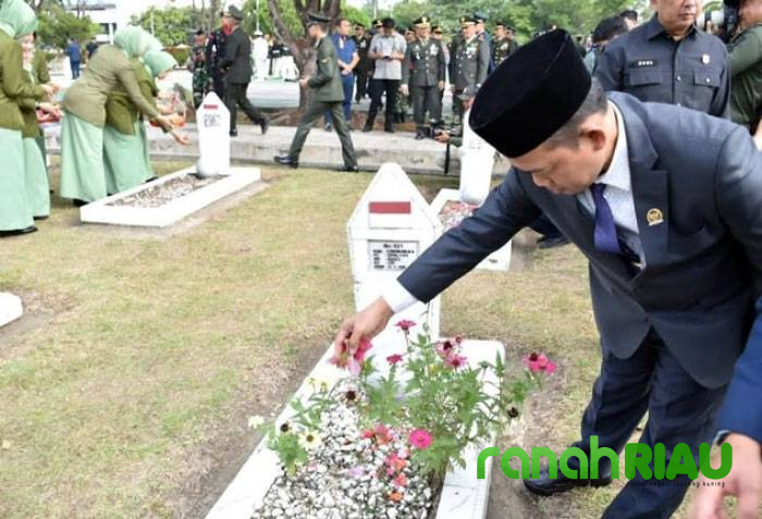 Ketua DPRD Pekanbaru Hadiri Ziarah Nasional HUT ke-79 TNI