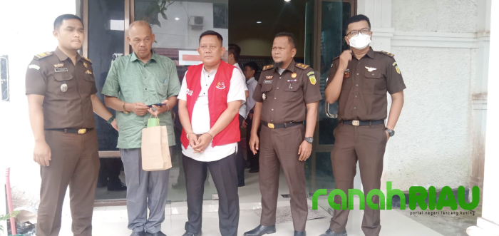 Negara Dirugikan Rp 4,2 Miliar, Kades Senderak di Tahan Kejari Bengkalis