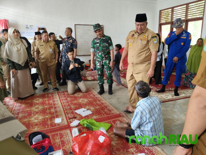 Pemprov Riau dan TNI Solid Bantu Korban Banjir di Kampung Benteng Hilir Siak
