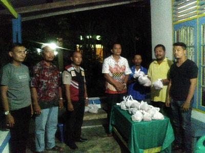 Meski Malam, Tim Polresta Pekanbaru Tetap Salurkan Daging Kurban Untuk Warga Tidak Mampu