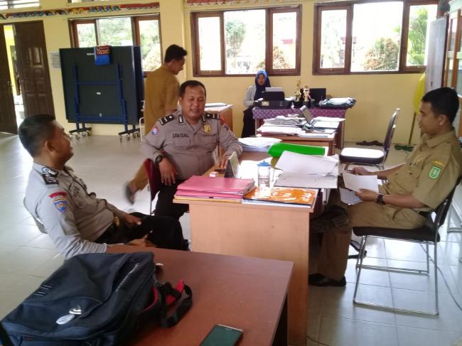 Sambangi SMAN 1 Benai, Kapolsek Minta Pelajar Kejar Prestasi