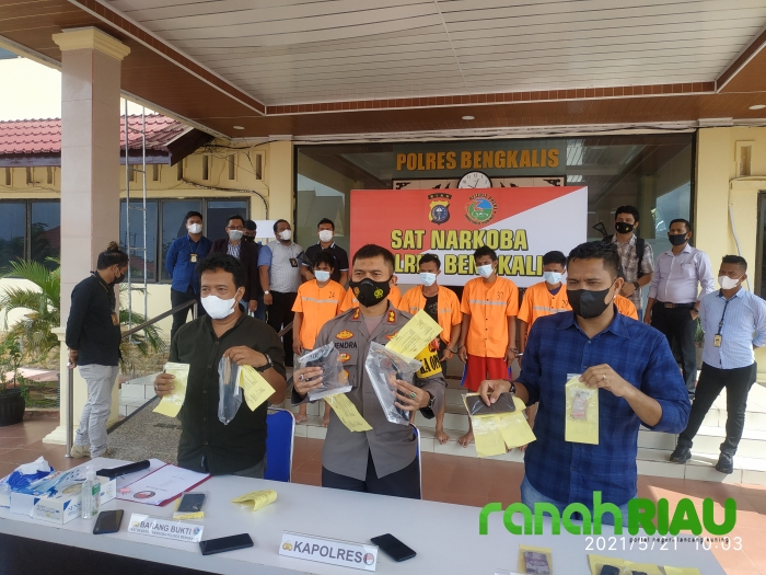 Polres Bengkalis Berhasil Meringkus Enam Pelaku Peredaran Narkoba dan Senpi