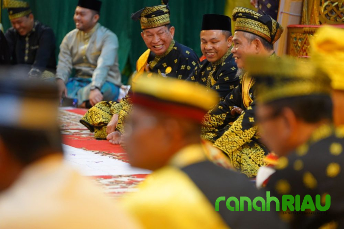 Elu-Eluan di Penabalan Gelar Gubri, Datuk Seri TIJ: Kepala Daerah payung Panji Masyarakat Riau