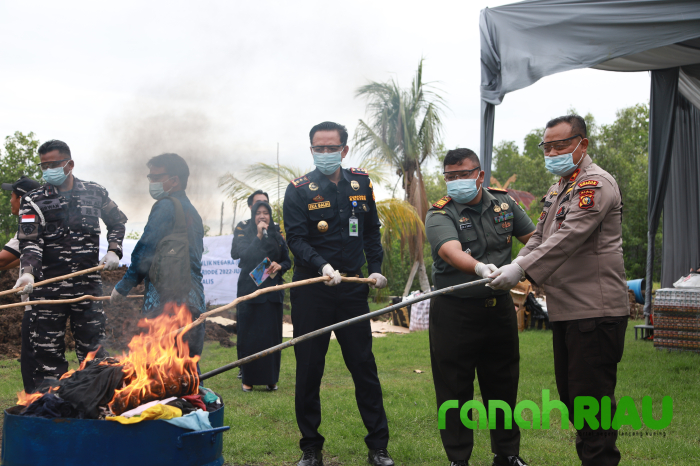 Jaga Stabilitas Ekonomi Negara, Bea Cukai Bengkalis Musnahkan Barang Ilegal Senilai Rp 1,8 Miliar