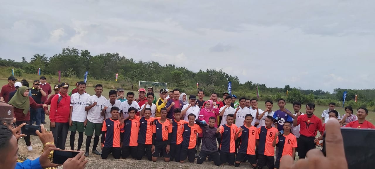 Keren.. Pertandingan U18 Karang Taruna Cup Desa Petani Resmi Dibuka Bupati Bengkalis