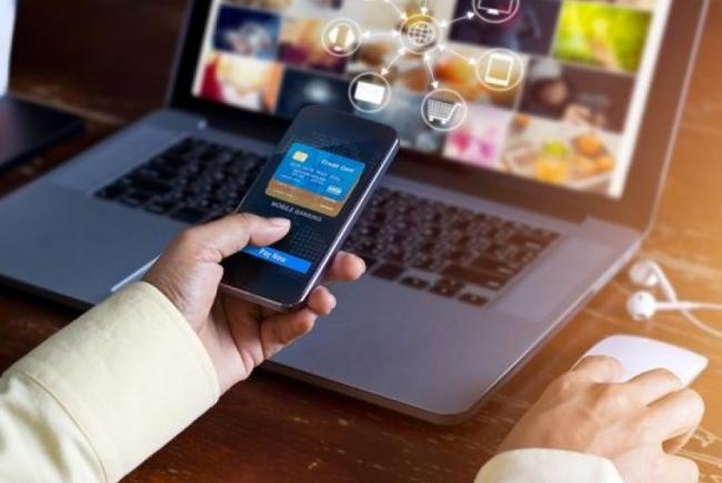 Masyarakat Cina Gemar Belanja Barang Mewah Secara Daring