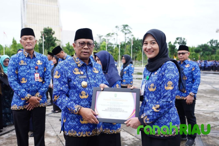 20 ASN Berprestasi Terima Penghargaan Dari Pj Gubri Rahman Hadi