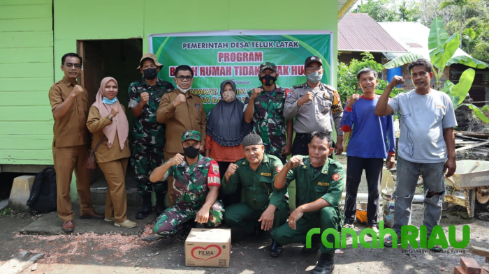 Serah Terima Kunci Rumah Layak Huni, Ibu Ernita: Berterima Kasih Kepada Pemdes dan Babinsa