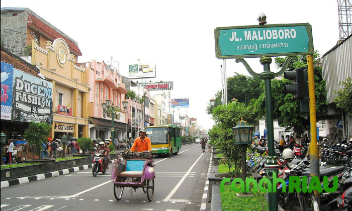Dear Para Perokok, Malioboro dilarang Asap Rokok : Sebagai gantinya Boleh disini