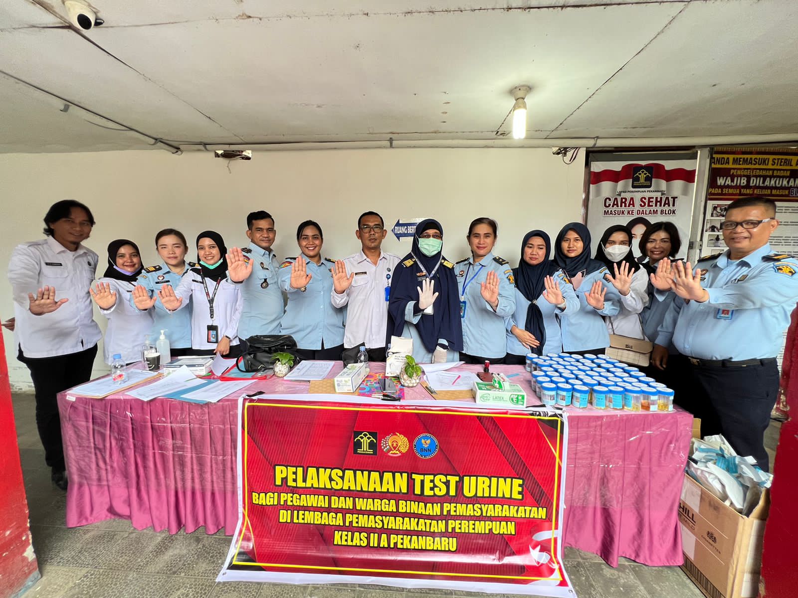 1.137 Petugas Pemasyarakatan di Lingkungan Kanwil Kemenkumham Riau Test Urine Mendadak