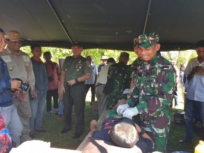 Rela Antri Jam 7 Pagi Untuk Sunatan Anaknya di TMMD 104