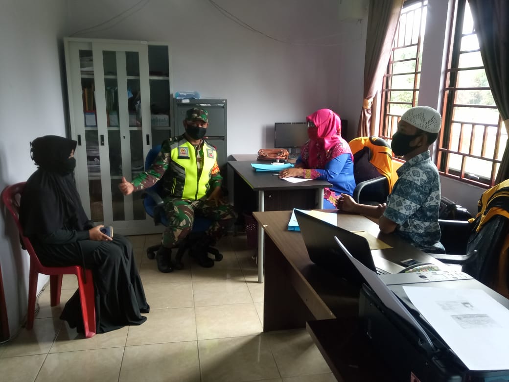 Babinsa Komsos Kepada Masyarakat Binaan di Desa Bantan Sari