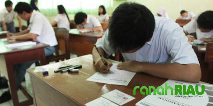 Upaya Tekan Angka Putus Sekolah, Pemprov Riau berikan BOSDA Afirmasi bagi Sekolah Swasta