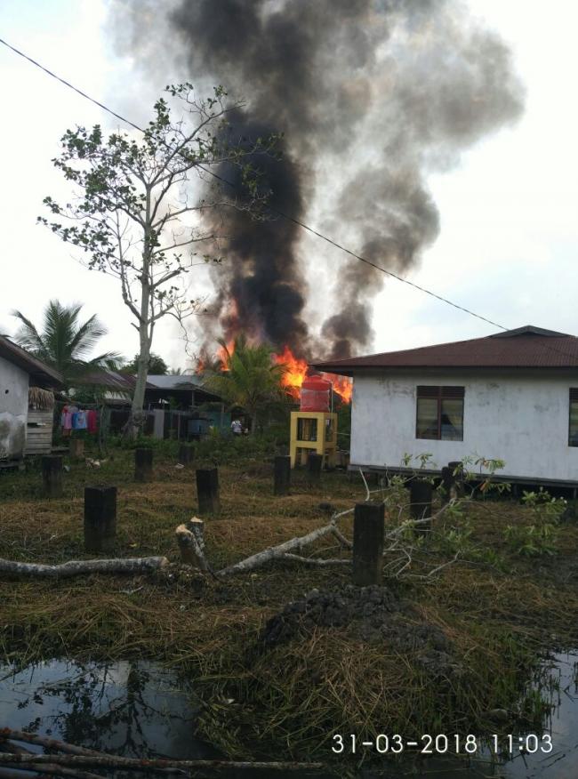 Satu Unit Rumah Beserta Sepeda Motor Hangus Terbakar
