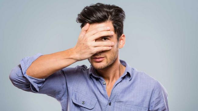 sering Mengalami rasa sulit saat Menatap lawan bicara?  berikut solusimya