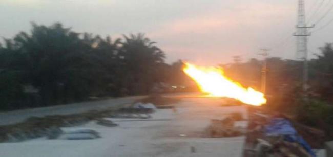 Alami Kebocoran, Pipa Gas Milik PT Chevron Semburkan Api Besar