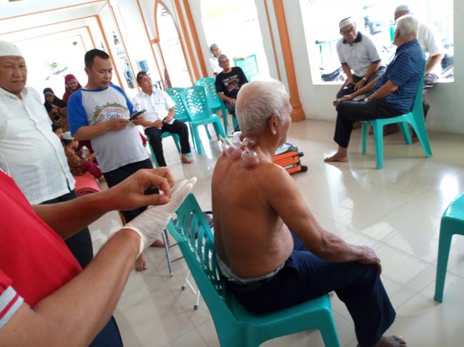 Buka Stand Thibbun Nabawi, Puluhan Jamaah diberi pengetahuan tentang Pengobatan Islam