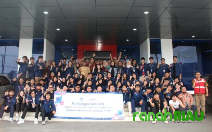 Puluhan Mahasiswa Kampus MNP kunjungi fasilitas Megahub JNE