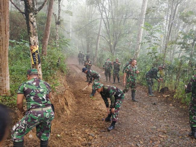  Inilah Pengerjaan Rabat Jalan Beton 