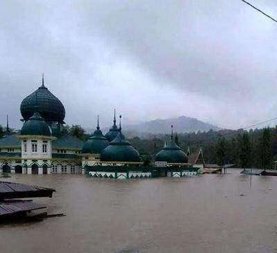 Pangkalan Banjir Rendam Rumah Warga, Ini Himbauan Pj. Bupati Kampar.