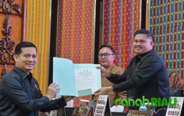 Mewakili Bupati Bengkalis, Sekda Terima Laporan Reses Tahun 2025 Sidang Paripurna