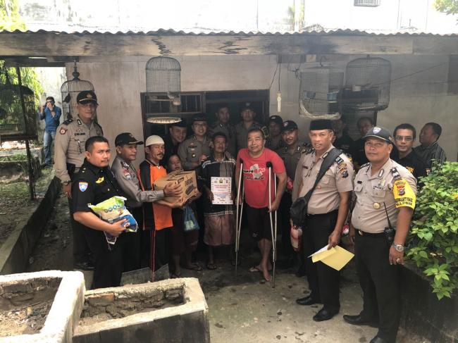 Tim JB Polsek Payung Sekaki Kunjungi 3 Warga Tidak Mampu