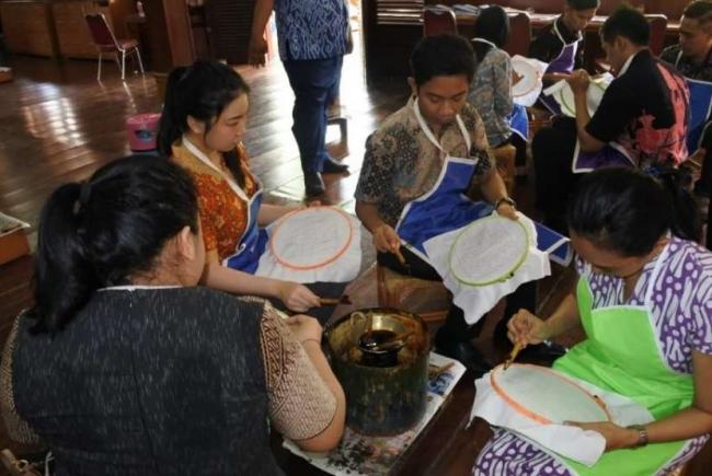 Merayakan Hari Batik di Museum Tekstil