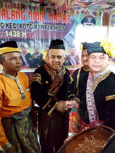 Berkontribusi untuk Kemajuan Kampar, Gubri diberi  Gelar Datuk Panglimo Kayo
