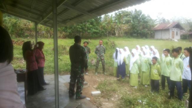 Sapa Anak-Anak Wujud Kedekatan TNI