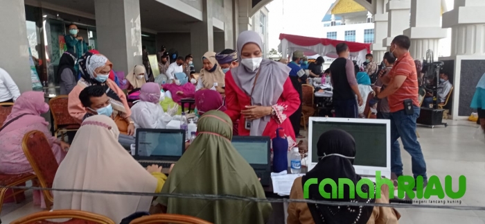 Antusias warga saat  ikuti Vaksinasi HUT 237 Kota Pekanbaru