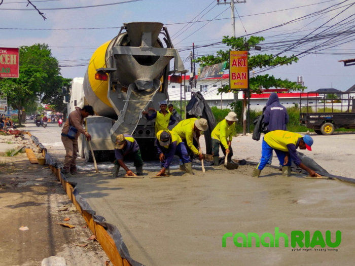 Jalan Dharma Bakti Sigunggung masih dalam Tahap Pengecoran, 70 Meter disemenisasi Beton