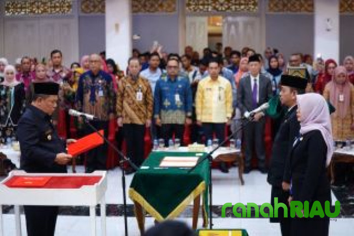 Plt Gubernur Riau Lantik Direktur RSUD Arifin Achmad dan Sekwan DPRD, Tegaskan Evaluasi Kinerja
