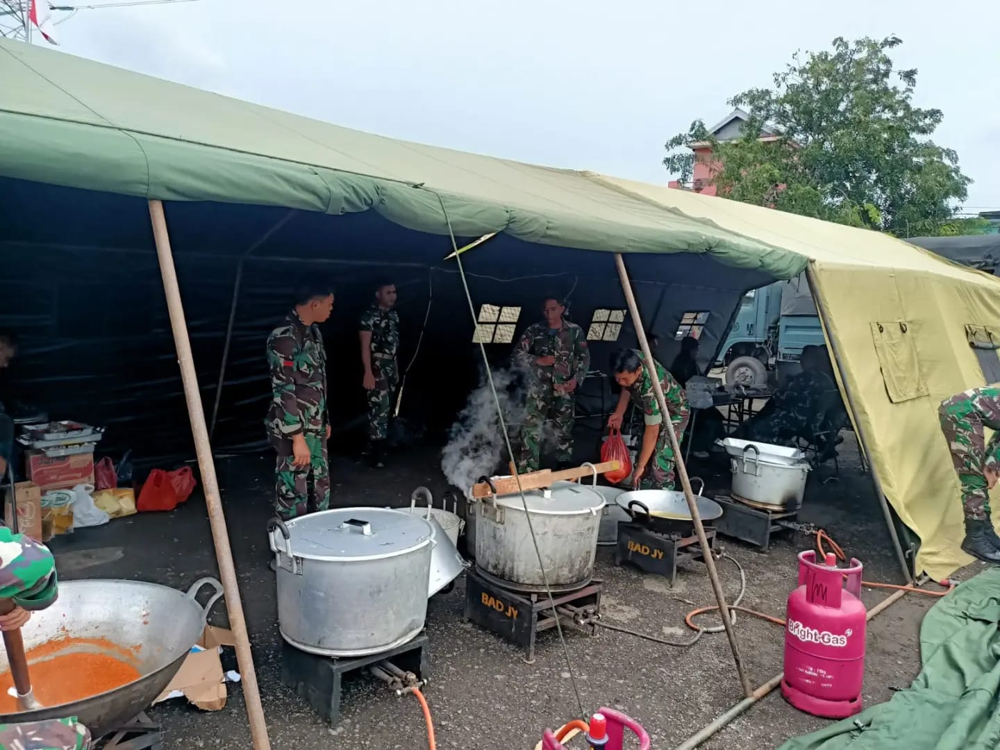 Ringankan beban Korban Musibah Kebakaran Depo Pertamina Plumpang, Kodam Jaya dirikan Dapur Umum