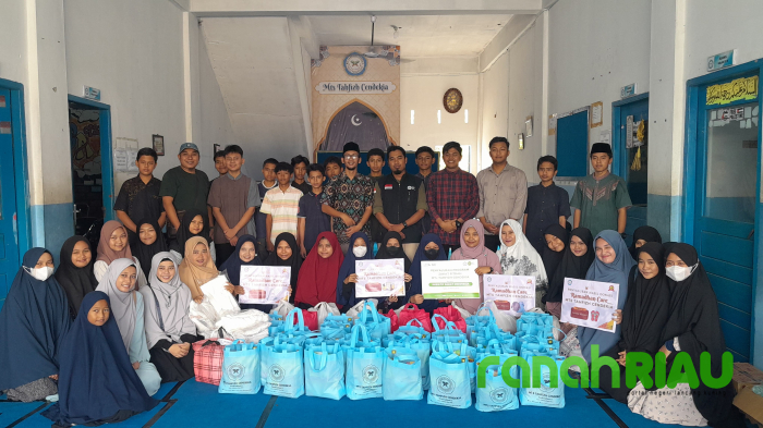 Meriahnya Berbagi dengan Ramadhan Care, kerjasama IZI dengan MTs Tahfidz Cendikia 