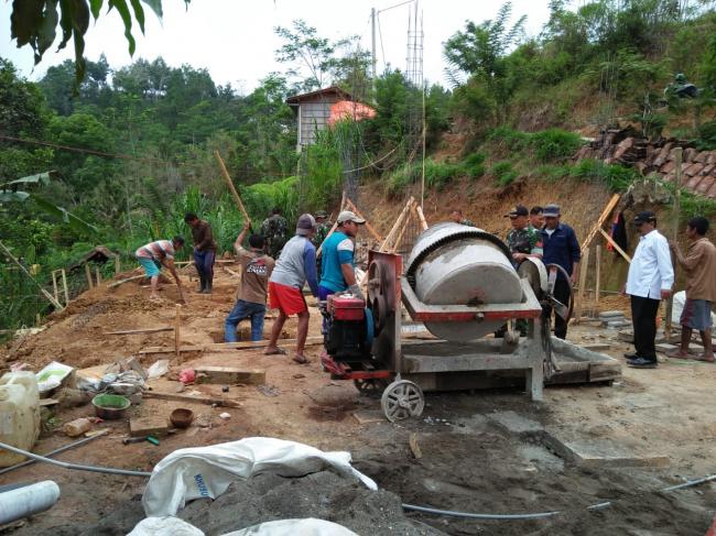 Warga Apresiasi Pengecoran Jalan Penghubung Oleh Satgas TMMD