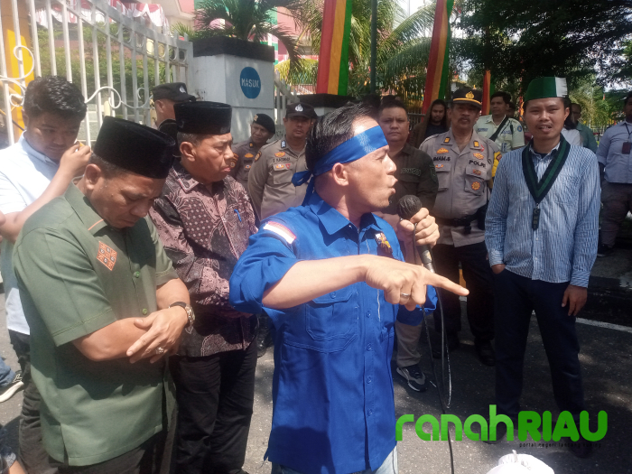 Tidak diberi kesempatan bicara, 2 anggota DPRD Riau merajuk kembali ke Gedung