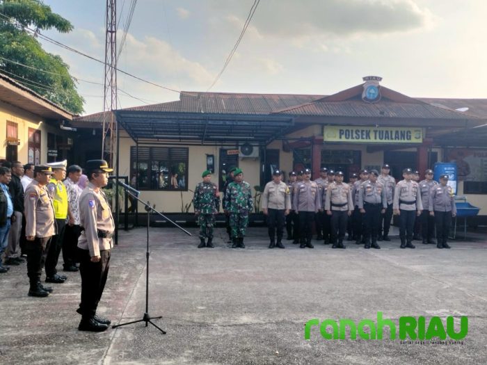 Polsek Tualang gelar Apel Siaga, Ratusan Personel Amankan Malam Tahun baru 2026