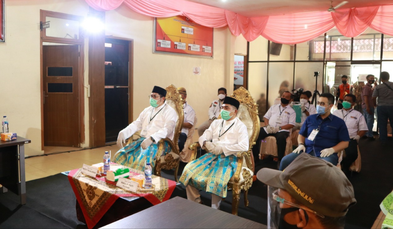 Didampingi Tim Koalisi Harapan Sejahtera, Pasangan RIDHA Mendaftar di KPUD Pelalawan