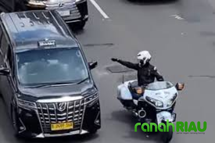 Ternyata ini Sosok Patwal RI 36 yang Sempat tunjuk-tunjuk Pengemudi Alphard