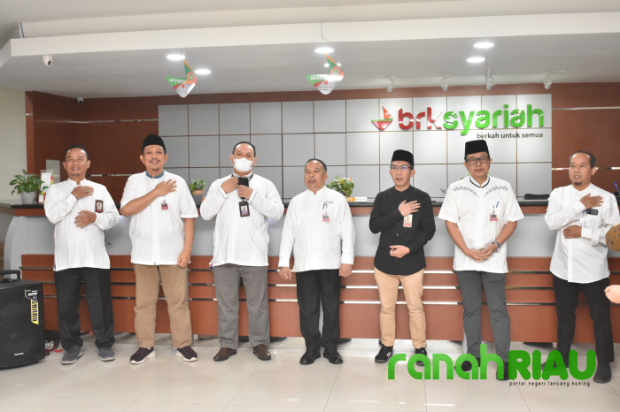 Briefing di BRK Syariah Arifin Ahmad, Said Syamsuri Ingatkan Pegawai Implementasikan Budaya ISHARE