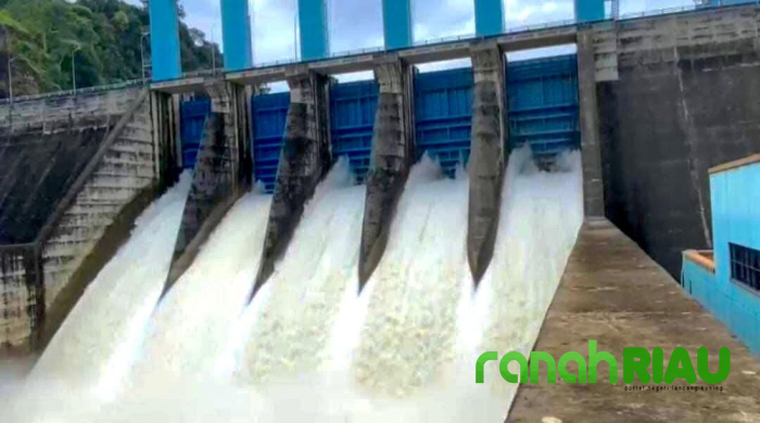 Bukaan Pintu Pelimpah Waduk PLTA Koto Panjang akan Ditambah Bertahap Hingga 1 Meter