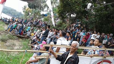 Dahsyat... Uji Coba Pacu Jalur Dipadati Banyak Pengunjung...