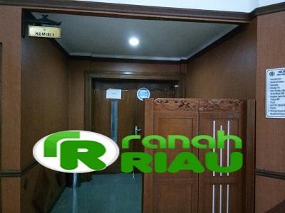 Wahhh.. Mau Liput Hearing Komisi 1 dengan PTPN V, Wartawan Malah Di Suruh Keluar...