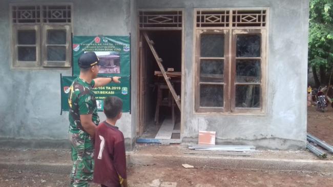 Pintu Rumah Kropos, Di Tabrak Kambing Roboh.