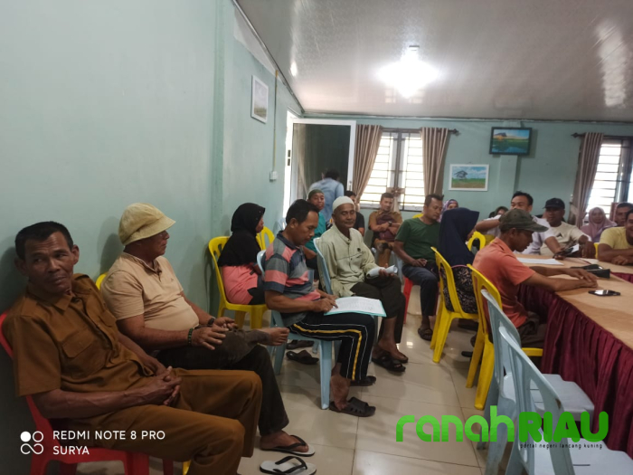 Masyarakat Desa Api Api Unjuk Rasa Diduga Adanya Pemalsuan Berita Acara Pembebasan Lahan