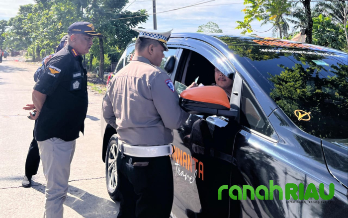 Petugas Gabungan Razia, Tindak Puluhan Pengemudi Truk bandel di Jalan Soekarno-Hatta