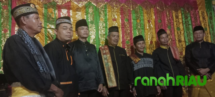 Martunus Dikukuhkan Sebagai Datuk Tomo, Gantikan Alm Mahmud Sulaiman