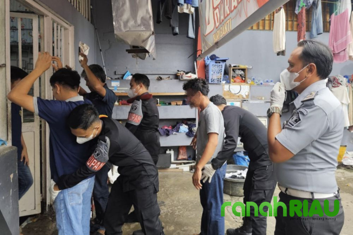 Gelar Razia Blok Hunian Warga Binaan, Petugas Lapas Selatpanjang Temui Alat ini